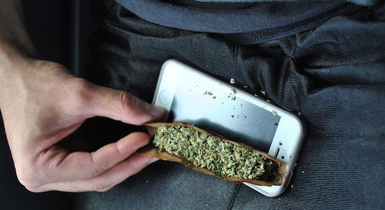 A Social Network That Rewards You to Smoke Pot is Here