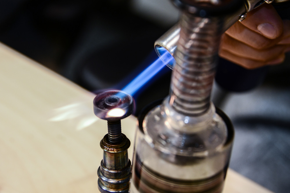 The Beginner’s Guide to Dab Rigs | California Weed Blog